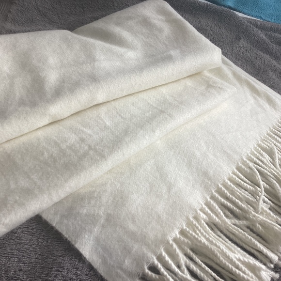 SINÉQUANONE PARIS CASHMERE VISCOSE SILK LARGE FRINGED OFF WHITE CREAM SCARF/WRAP - Picture 6 of 11
